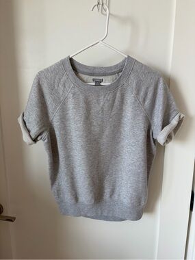 Short-sleeve raglan sweatshirt top